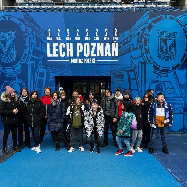Wycieczka kl. IVa i VIb na stadion Lecha Poznań i do muzeum - Zdjęcie: 33/52